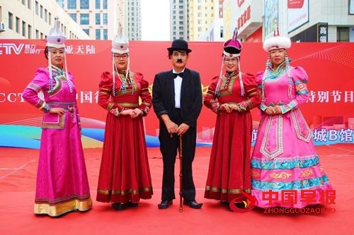 金秋献礼华诞 艺韵激荡情怀——CCTV魅力中国行登陆闻都世界城 多元汇演共庆盛世中国(图3) 金秋献礼华诞 艺韵激荡情怀——CCTV魅力中国行登陆闻都世界城 多元汇演共庆盛世中国(图3)